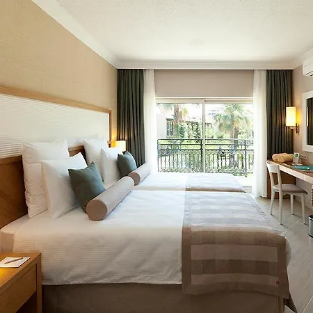 Paloma Oceana Resort Side